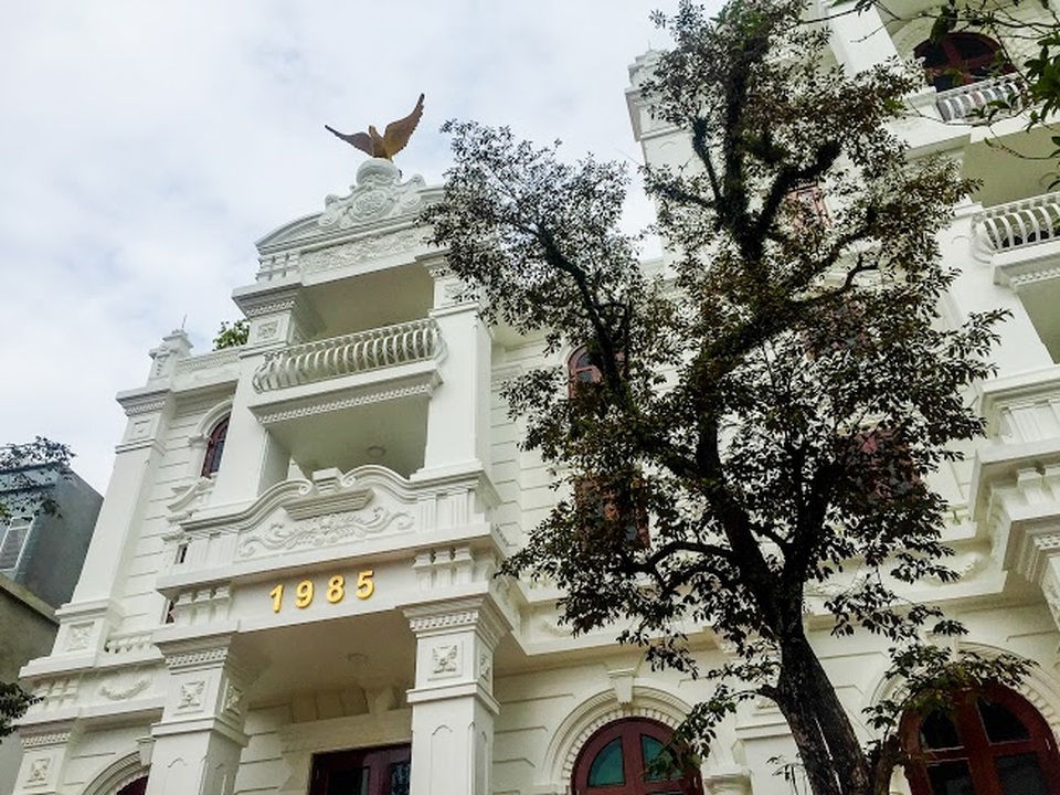 Choáng ngợp những biệt thự triệu đô xa xỉ của đại gia Việt - 10 Ngôi nhà được xây dựng bề thế như lâu đài