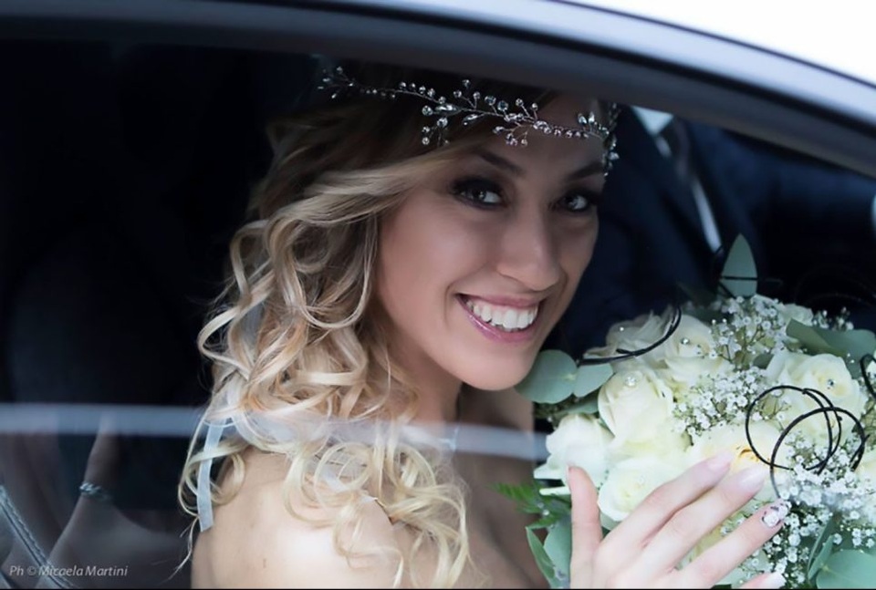 Cô giáo dạy thể hình xinh đẹp kết hôn với chính mình vì "40 tuổi mà chưa tìm được ai" - 1 Cô giáo dạy thể hình xinh đẹp kết hôn với chính mình vì "40 tuổi mà chưa tìm được ai" - 1