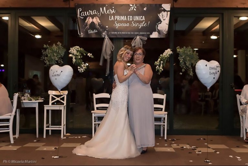 Cô giáo dạy thể hình xinh đẹp kết hôn với chính mình vì "40 tuổi mà chưa tìm được ai" - 3 Cô giáo dạy thể hình xinh đẹp kết hôn với chính mình vì "40 tuổi mà chưa tìm được ai" - 3