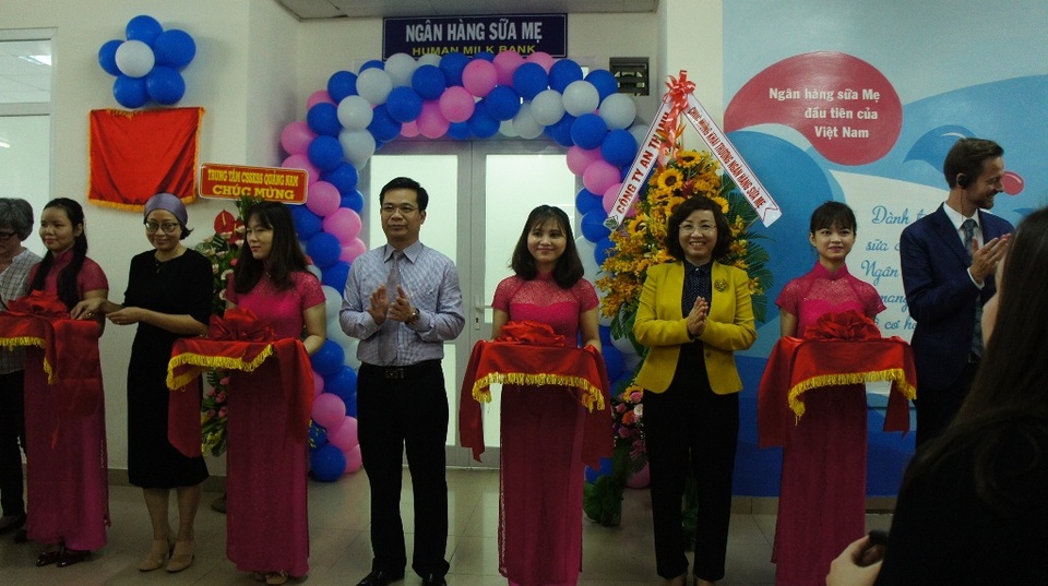 Ngân hàng sữa mẹ đầu tiên tại Việt Nam chính thức hoạt động - 1 Lễ cắt băng khánh thành Ngân hàng sữa mẹ đầu tiên tại Việt Nam