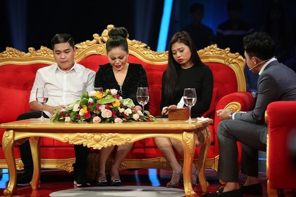 “Tôi không kiện Lê Giang mà kiện chương trình vì gây tổn hại cho tôi” - 2 Lê Giang và hai con trong chương trình Sau ánh hào quang. Ảnh: TL.