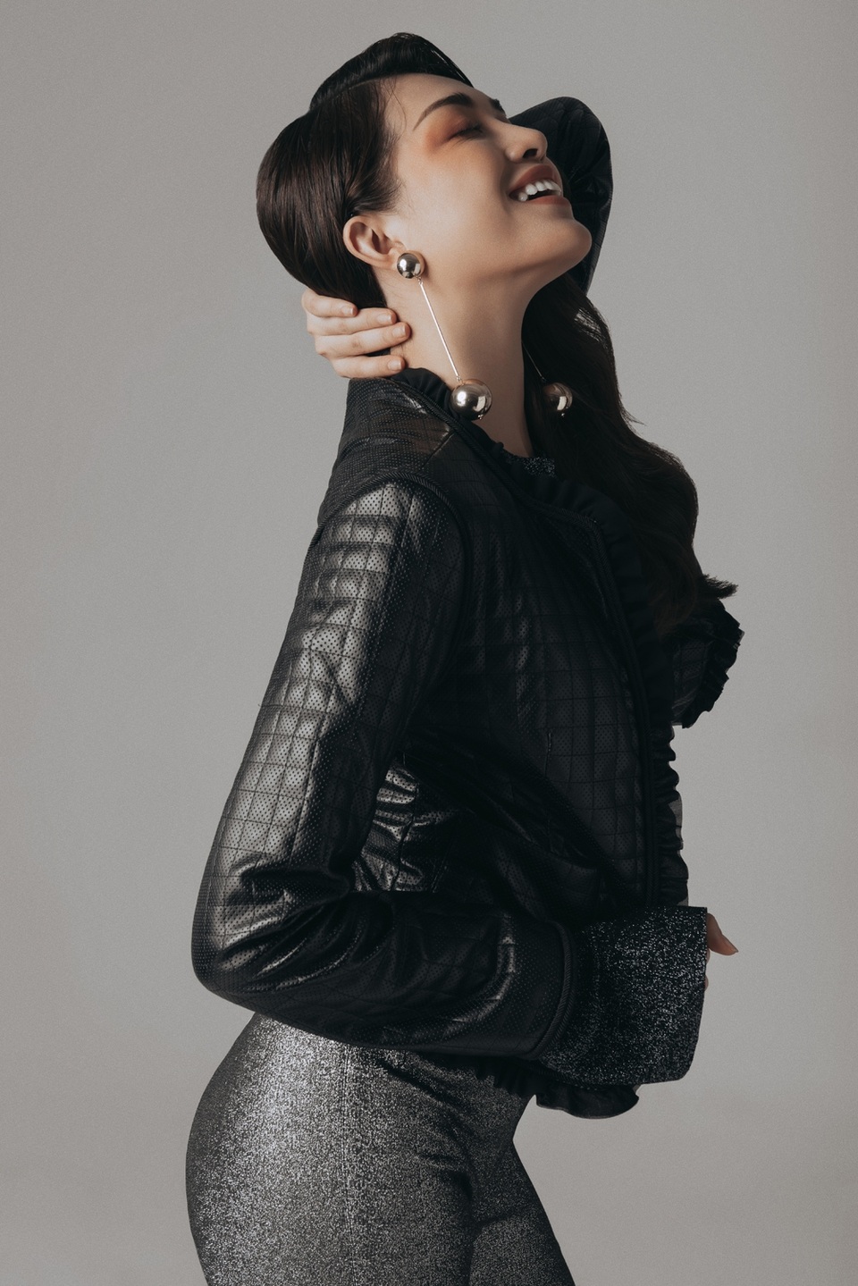 Sau khi tham dự Hoa hậu Hoàn vũ Thế giới, Lệ Hằng khéo léo chuyển hướng sang hình ảnh khỏe khoắn, gợi cảm.