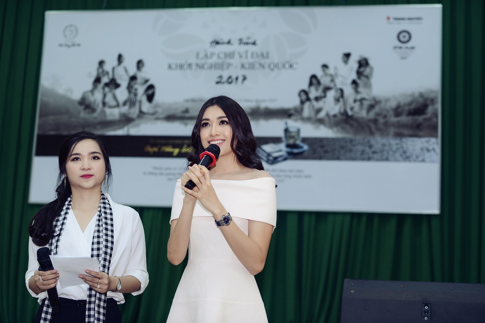 Lệ Hằng xuất hiện quyến rũ kể từ khi “trượt” Hoa hậu Hoàn vũ 2016 - 4 Lệ Hằng xuất hiện quyến rũ kể từ khi “trượt” Hoa hậu Hoàn vũ 2016 - 4