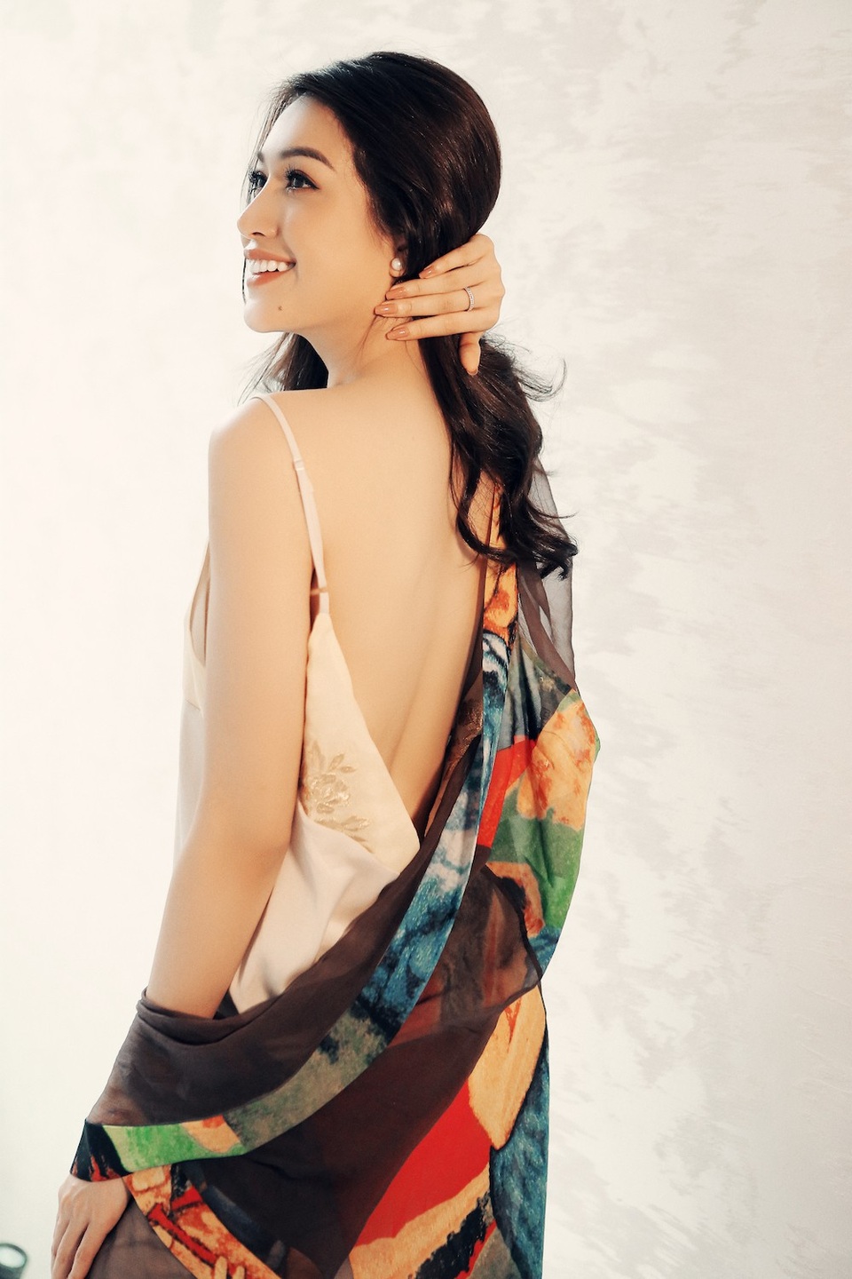 Sau ngôi vị Á hậu 2 tại HHHV VN 2015 và cơ hội đại diện nước nhà tại Miss Universe 2016, Lệ Hằng quyết định không vội vàng lấn sân showbiz, mà chọn cách rèn luyện bản thân và trưởng thành từng bước.