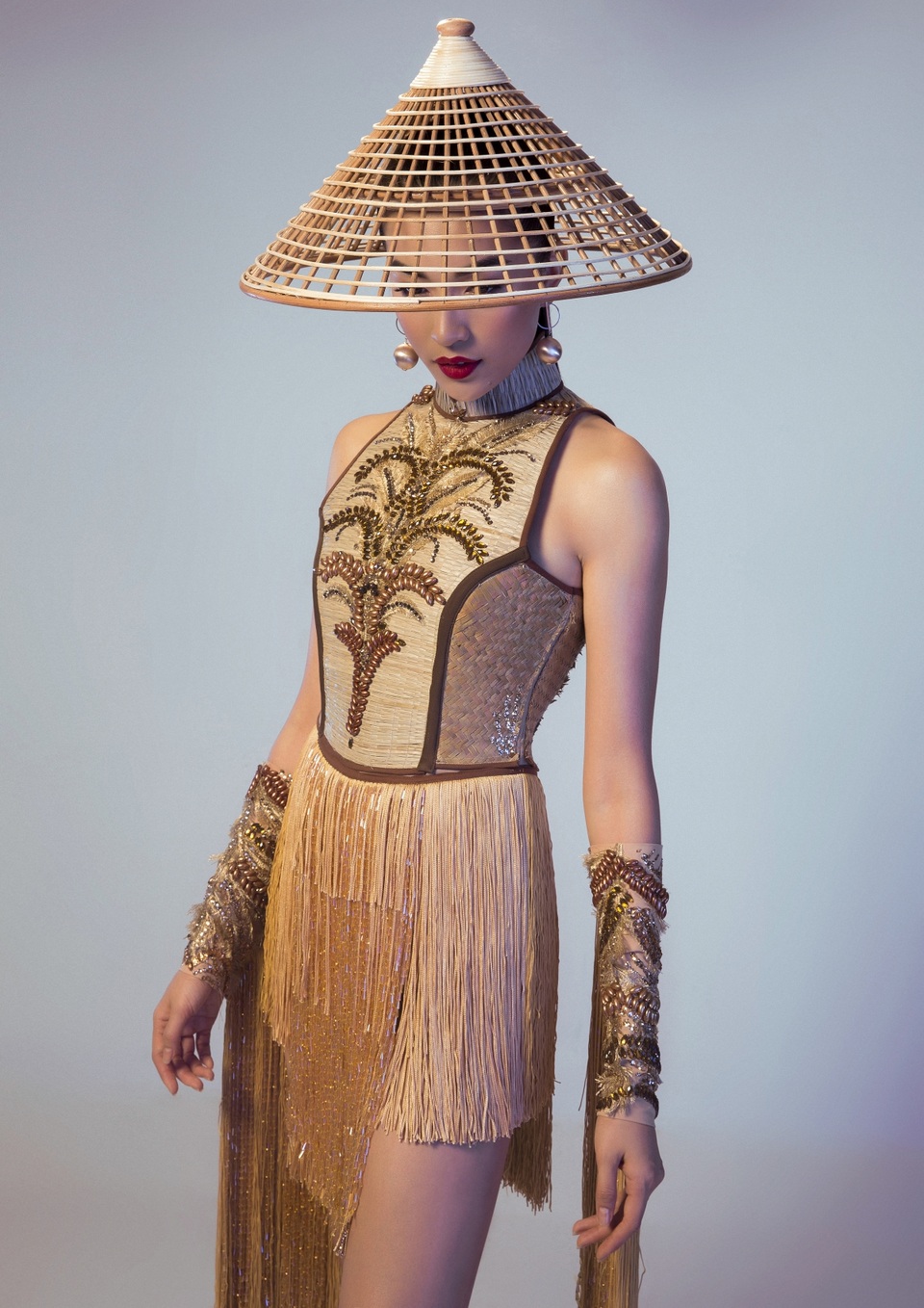 Nhận được kết quả chung cuộc sau hơn năm tháng tham dự cuộc thi, thí sinh Thái Trung Tín vô cùng hạnh phúc và bất ngờ. Anh chia sẻ, bản thân cảm thấy vô cùng tự hào khi thiết kế của mình mang trọng trách quảng bá nét đẹp của nước nhà đến với thế giới.