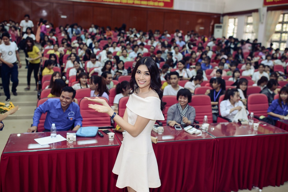 Lệ Hằng xuất hiện quyến rũ kể từ khi “trượt” Hoa hậu Hoàn vũ 2016 - 3 Lệ Hằng xuất hiện quyến rũ kể từ khi “trượt” Hoa hậu Hoàn vũ 2016 - 3