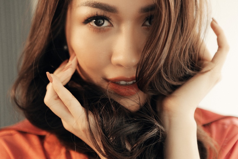 Từ khi đăng quang ngôi vị Á hậu 2 tại cuộc thi Hoa hậu Hoàn vũ Việt Nam, Lệ Hằng đầu tư xây dựng hình ảnh mỗi lần xuất hiện trước công chúng.