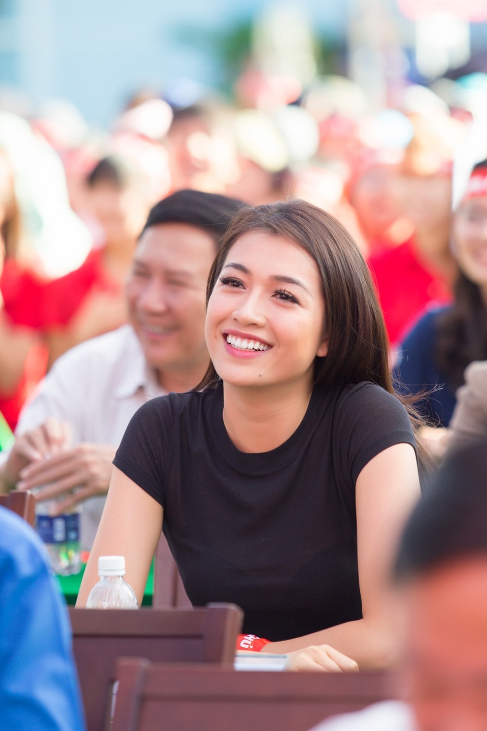 Với Lệ Hằng, đây là lần tham gia thứ 3 cô góp sức tại hoạt động vận động hiến máu quy mô nhằm bổ sung lượng máu thiếu hụt trong Tết Nguyên đán. Do đó, cô hứng khởi trong các hoạt động của chương trình và kêu gọi các bạn sinh viên cùng tham gia hiến máu. Á hậu Hoàn vũ cũng bật mí cô từng tham gia hiến máu 6 lần trước đó và hy vọng các bạn trẻ cùng lan toả hoạt động ý nghĩa này.