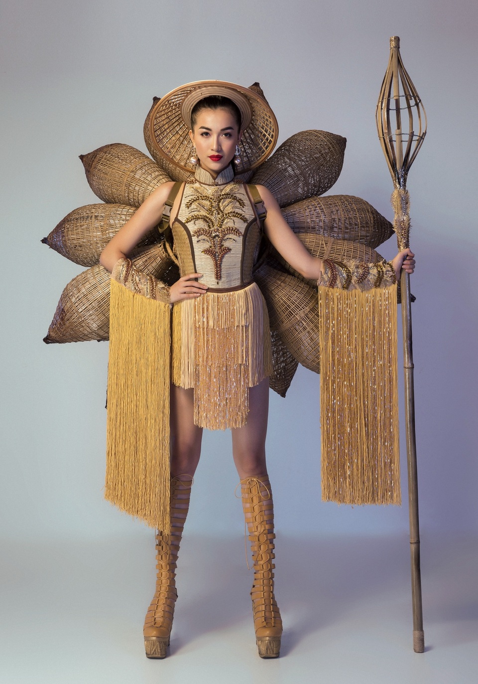 Ngay từ khi nằm trên bản vẽ, đây được đánh giá là một tác phẩm độc đáo với ý tưởng sáng tạo mang tính văn hóa và giá trị thẩm mỹ cao. Nàng Mây lấy ý tưởng “Cái đẹp bắt nguồn tự sự giản dị” và từ những chất liệu dân gian, quen thuộc về làng nghề truyền thống đan lát mây tre lá.