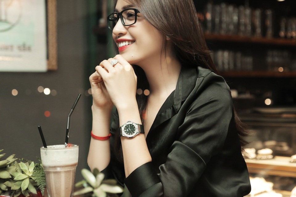 Cô cho biết bản thân rất thích thú với món chay do gia đình theo Phật Giáo. Á hậu càng tin tưởng và thích thú hơn khi được nếm món ăn chay trong nhà hàng của một người ăn chay trường như Hồ Quỳnh Hương.