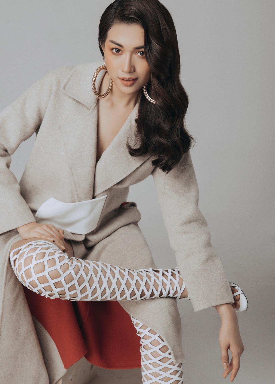 Cô thẳng tay trừ điểm các thí sinh ở phần thi đó để cho thấy sự nghiêm khắc, kỉ luật từ cuộc thi. Ngoài ra, Á hậu còn cho lời khuyên cho các thí sinh về việc chọn trang phục nào sẽ đẹp hơn.