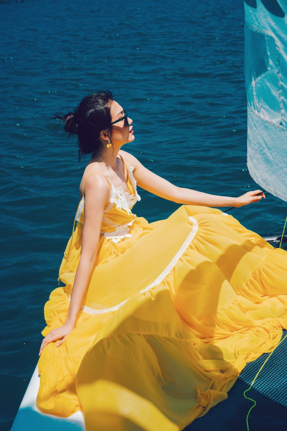 Á hậu Lệ Hằng, Thanh Tú phóng khoáng khoe dáng gợi cảm giữa biển trời - 18