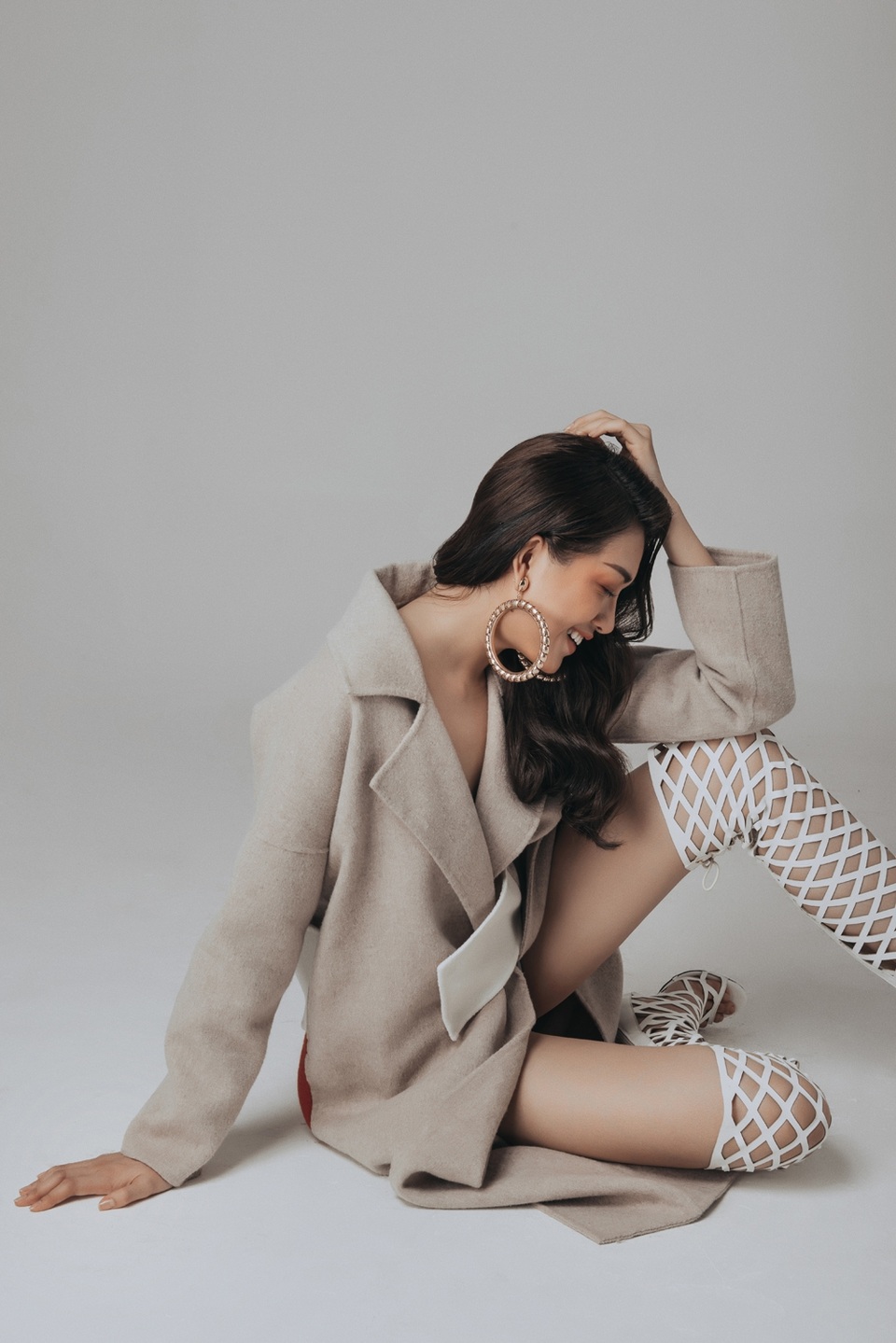 Nhân dịp ra mắt với vai trò mới lần này, Lệ Hằng quyết định tung ra bộ ảnh thời trang, không đóng khung cố định hình ảnh thanh lịch, nhẹ nhàng.