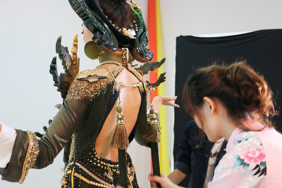 Những hé lộ đầu tiên về quốc phục của Lệ Hằng tại Miss Universe - 5