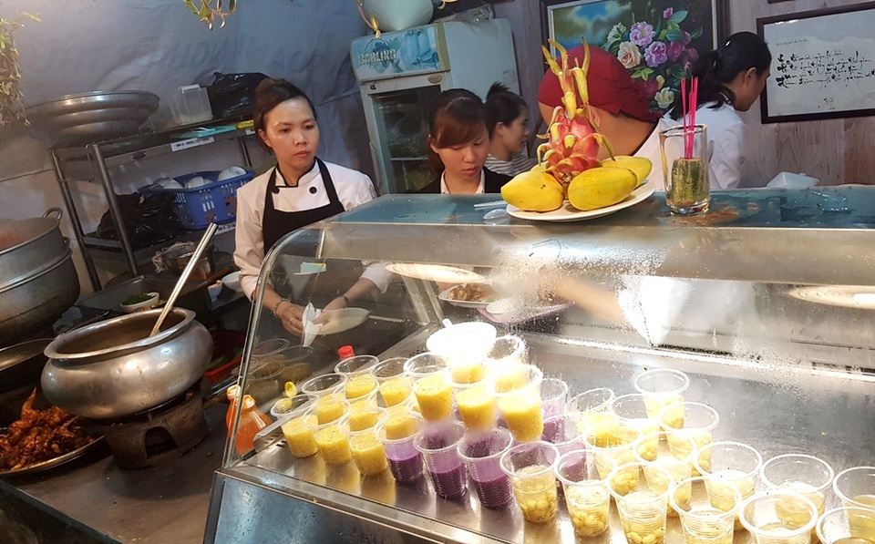 Hàng ngàn người chen chân ở Lễ hội ẩm thực Huế - 5 Chè Huế đa dạng thể loại