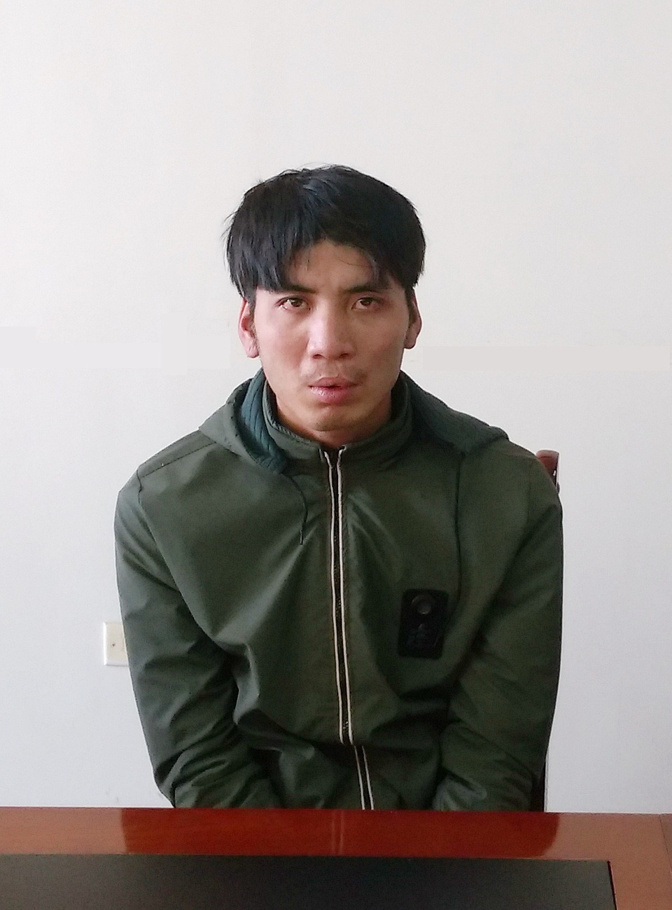 Bắt đối tượng chém bạn nhậu trọng thương rồi bỏ trốn - 1 Đối tượng tại cơ quan công an (ảnh công an cung cấp)