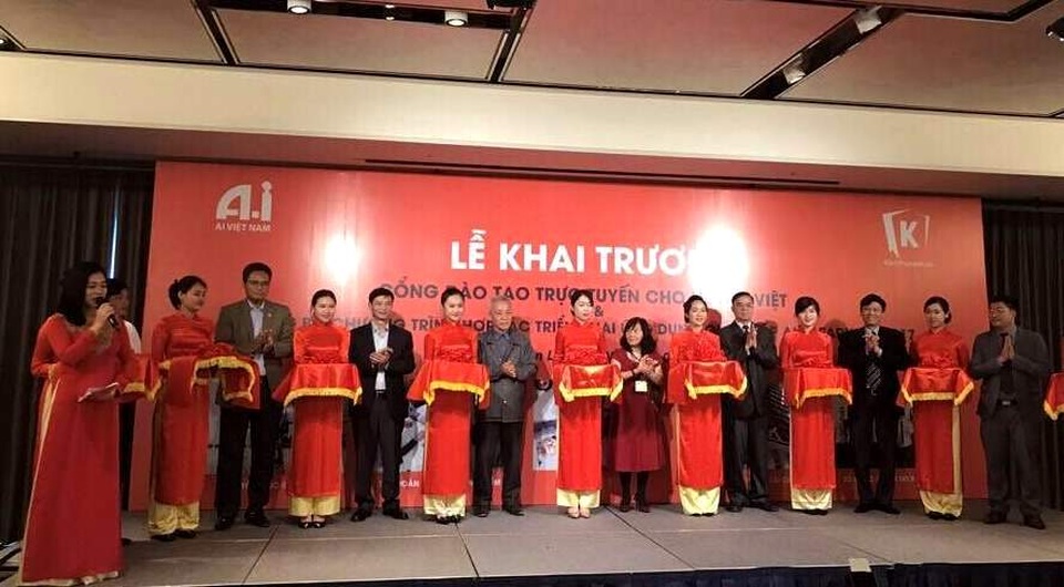Khai trương Cổng đào tạo trực tuyến toàn diện cho người Việt - 1 Lễ khai trương Cổng thông tin đào tạo trực tuyến kienthucviet.vn