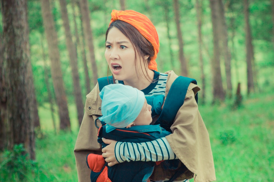 Lê Khánh bị chấn thương do va phải đá ngầm khi quay phim mới - 3 Dù đã ở tuổi 35 nhưng Lê Khánh vẫn luôn duyên dáng khi hóa thân vào những vai hài.