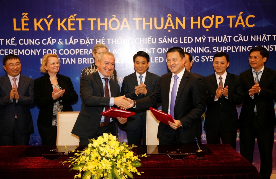 Tập đoàn Sun Group tài trợ hệ thống chiếu sáng cầu Nhật Tân - 1 Tập đoàn Sun Group tài trợ hệ thống chiếu sáng cầu Nhật Tân - 1