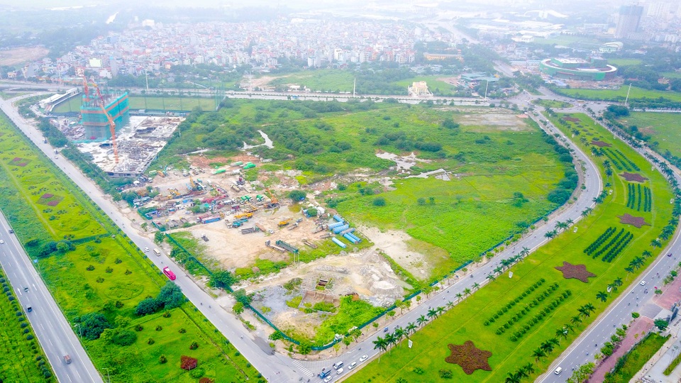 Hình ảnh mới nhất về các dự án "điều hòa" khổng lồ của Hà Nội - 11
Tại quận Nam Từ Liêm, đối diện dự án trụ sở Bộ Ngoại giao mới cũng có một khu đất được quy hoạch làm công viên hồ điều hòa trong tương lai.