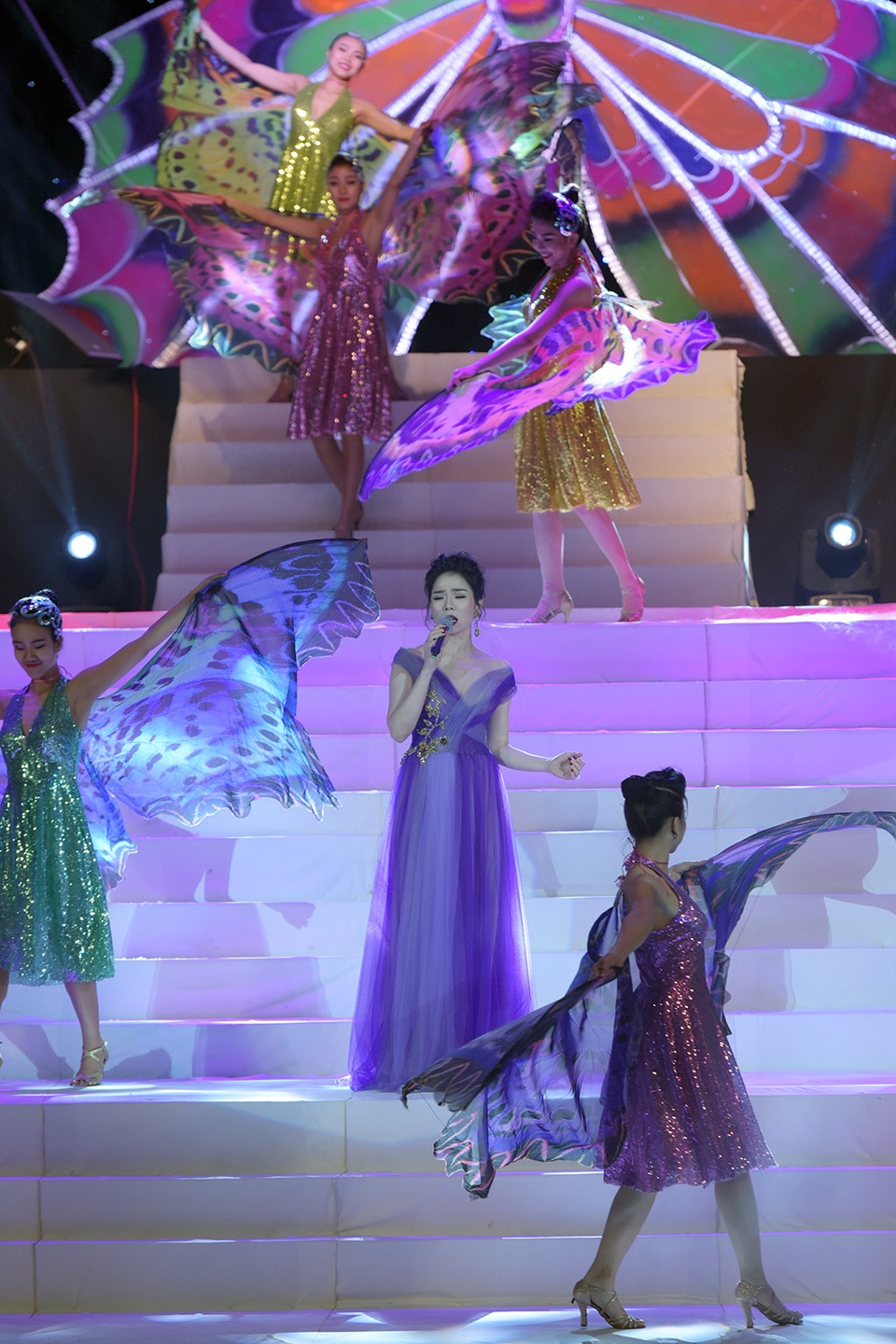 “Những tình khúc Lam Phương” có đo được sức hút của Lệ Quyên? - 14 “Những tình khúc Lam Phương” có đo được sức hút của Lệ Quyên? - 14