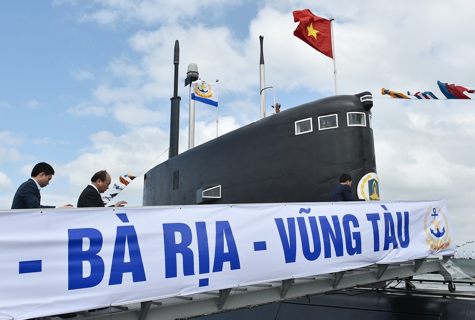 Thủ tướng: Mua tàu ngầm hiện đại để bảo vệ vững chắc chủ quyền biển, đảo - 2 Thủ tướng: Mua tàu ngầm hiện đại để bảo vệ vững chắc chủ quyền biển, đảo - 2