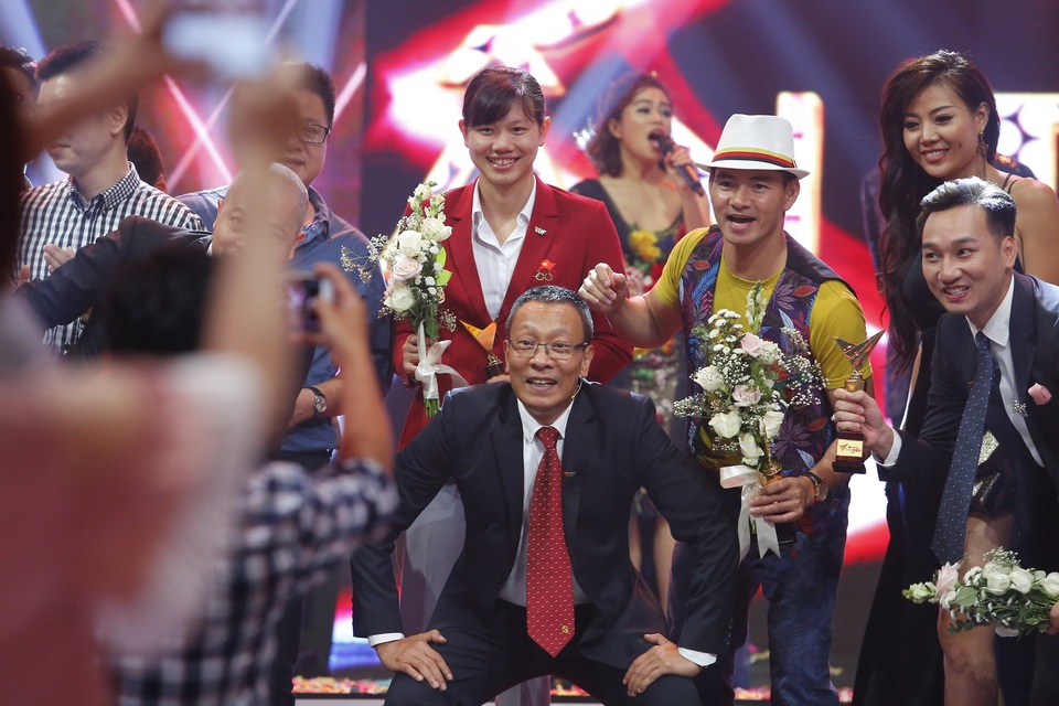“Lương Bổng” không mong Người phán xử có phần 2, “cô Đẩu” trẻ trung bên bạn gái - 11 Hình ảnh hậu trường trẻ trung của nhà báo Lại Văn Sâm cùng NSƯT Xuân Bắc, MC Thành Trung, diễn viên Thanh Hương, VĐV Ánh Viên...