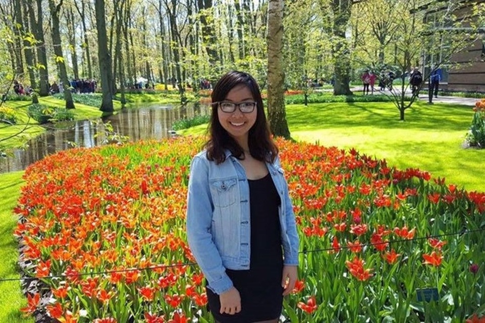 Câu chuyện dạy văn qua vụ “ly dị”... môn văn - 1 Lê Phương Uyên đang du học ở Hà Lan, cựu học sinh Phổ thông Năng khiếu - Đại học Quốc gia TP.HCM. (Ảnh: Báo Lao Động)