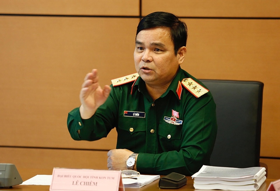 Tướng Lê Chiêm: "Dân TPHCM đổ xô về Long Thành mua đất" - 1
Tướng Lê Chiêm lo lắng: Đất Long Thành bán hết rồi, cán bộ ký hết rồi. (Ảnh: Việt Hưng)