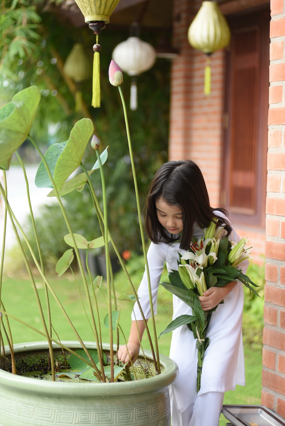 "Thiên thần" 5 tuổi gây "sốt" trong ngày Quốc khánh - 10