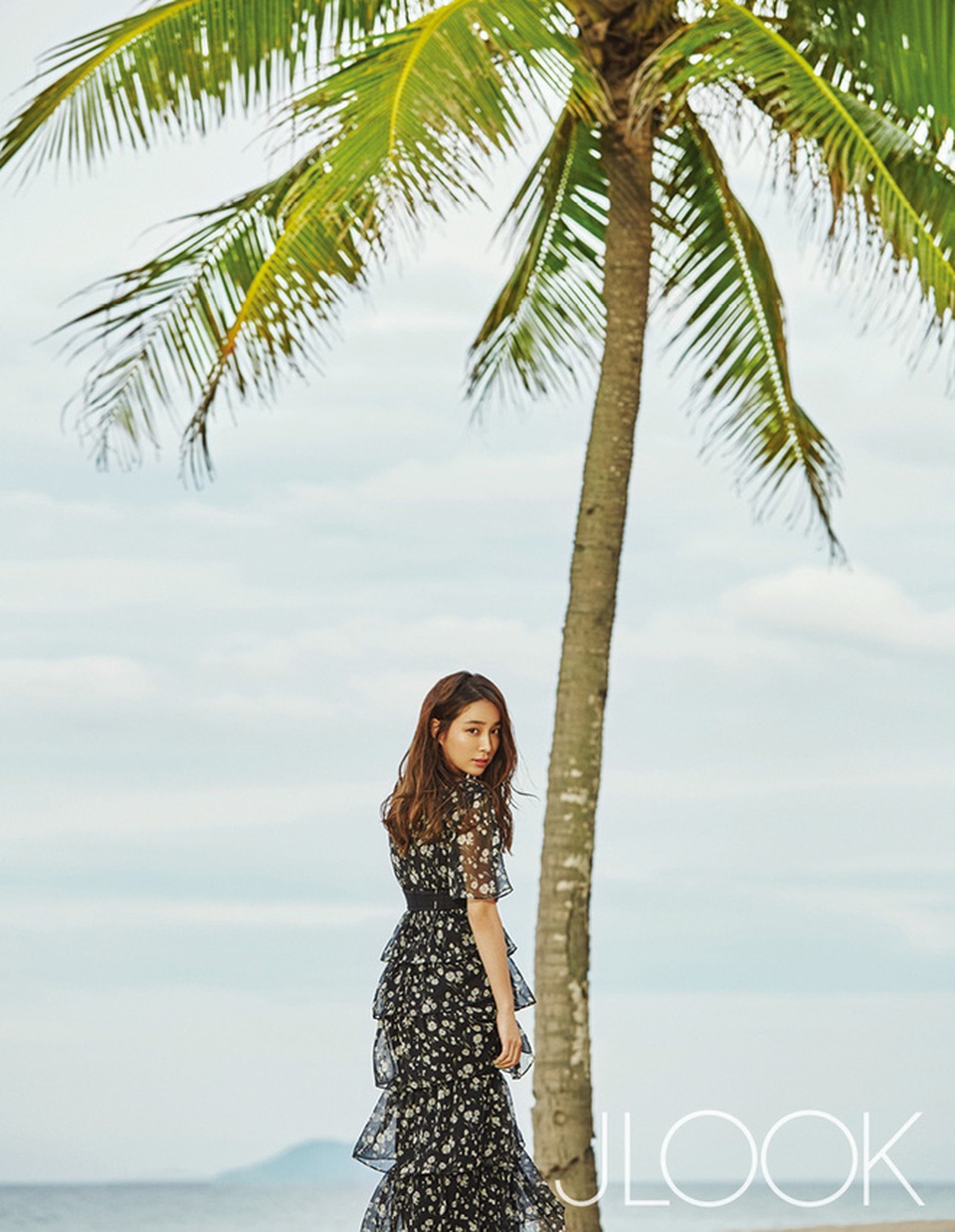 Lee Min Jung khoe dáng tại Đà Nẵng - 9
Vợ chồng Lee Min Jung và Lee Byung Heon đã cùng nhau vượt qua sóng gió hôn nhân vào năm 2015 khi ngôi sao hạng A của Hàn Quốc bị tố ngoại tình, gạ gẫm một cô gái trẻ. Sau đó, Lee Byung Heon được minh oan và vợ chồng anh tiếp tục chung sống hạnh phúc, rồi đón con trai đầu lòng.