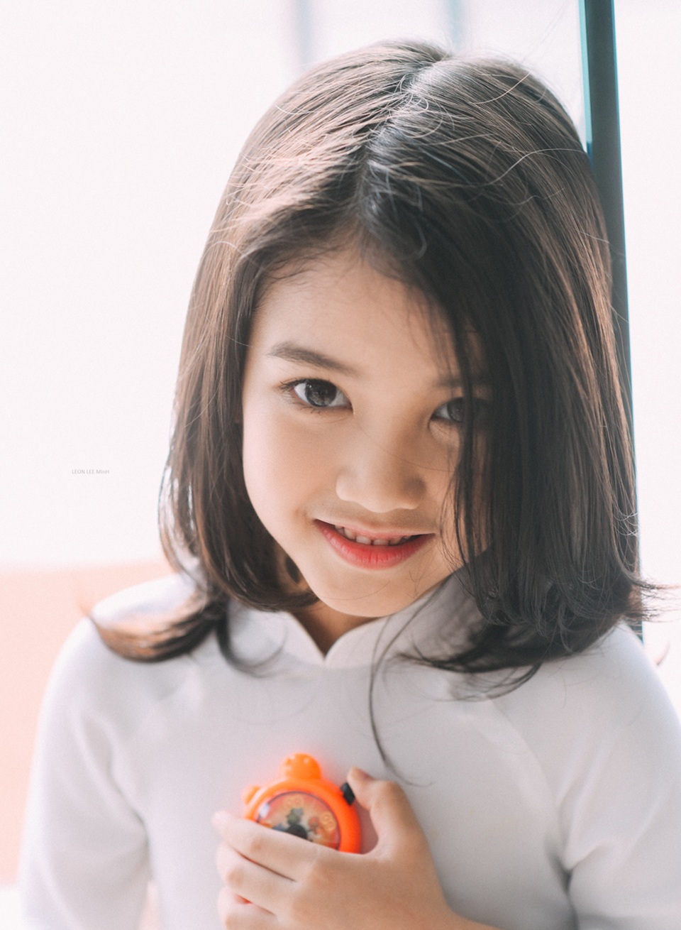 Bé Hân Suri rất thích được chụp ảnh. Cô bé biểu cảm hết sức tự nhiên.