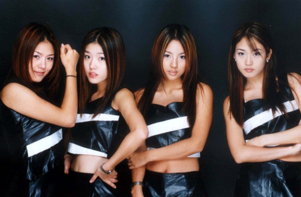 Ảnh thuở đôi mươi của Lee Hyori khiến fan mê mẩn - 5
Lee Hyori (thứ hai từ phải sang) khi còn hoạt động trong nhóm nhạc nữ nổi tiếng Fin.K.L.