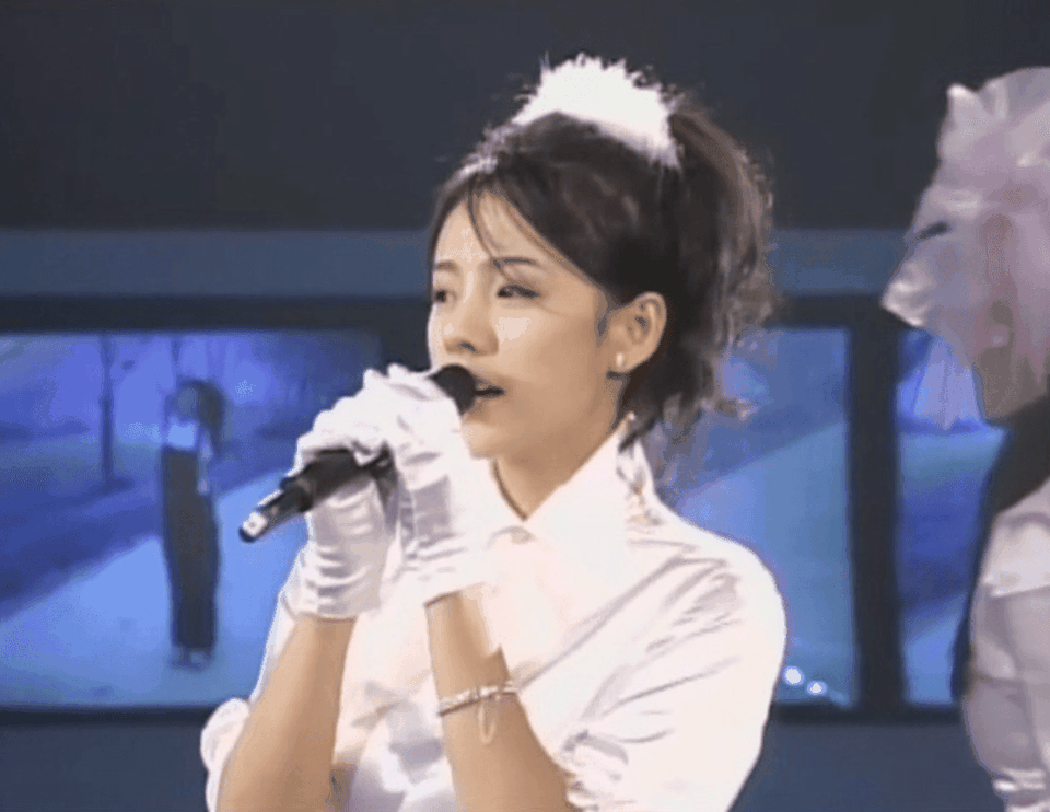 Ảnh thuở đôi mươi của Lee Hyori khiến fan mê mẩn - 4
Hình ảnh trong sáng và đáng yêu được cô theo đuổi khi còn là thành viên của nhóm Fin.K.L.