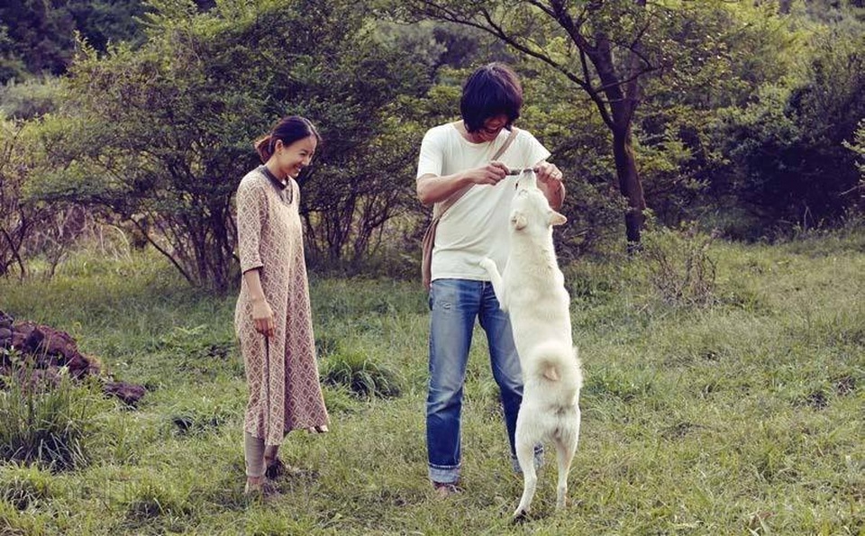 “Nữ hoàng gợi cảm” Lee Hyori vẫn đẹp ngỡ ngàng như 10 năm trước - 12
Vợ chồng Lee Hyori hạnh phúc bên nhau khi rời xa đô thị ồn ào và làng giải trí lắm thị phi.