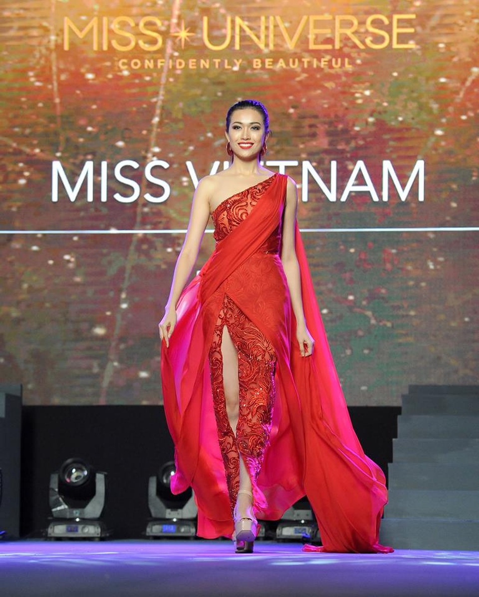 Người đẹp Hoa hậu hoàn vũ 2016 thướt tha, kiêu sa trên sàn diễn thời trang - 1 Người đẹp Hoa hậu hoàn vũ 2016 thướt tha, kiêu sa trên sàn diễn thời trang - 1