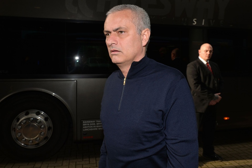Nhìn lại chiến thắng của MU trước đương kim vô địch Leicester - 3
Mourinho đến King Power chuẩn bị cho trận đấu muộn nhất vòng 24 Premier League