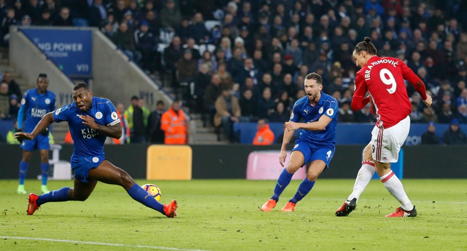 Nhìn lại chiến thắng của MU trước đương kim vô địch Leicester - 16
Chỉ hai phút sau bàn mở tỉ số, MU nhân đôi cách biệt, người ghi bàn là Ibrahomovic