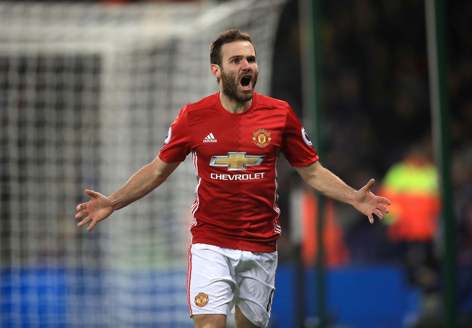 Nhìn lại chiến thắng của MU trước đương kim vô địch Leicester - 20
Mata ăn mừng sau bàn thắng vào lưới nhà đương kim vô địch
