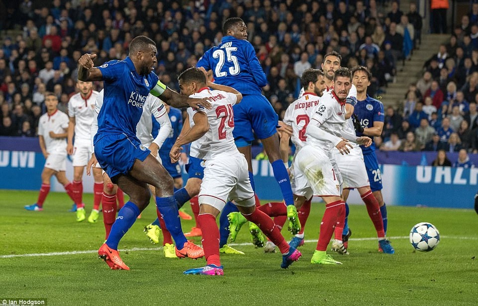 Những khoảnh khắc Leicester viết tiếp câu chuyện cổ tích ở Champions League - 18
Leicester thắng nhờ khả năng tận dụng cơ hội tốt hơn