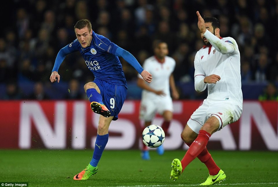 Những khoảnh khắc Leicester viết tiếp câu chuyện cổ tích ở Champions League - 24
Leicester viết tiếp câu chuyện cổ tích với tấm vé vào tứ kết Champions League, sau khi thắng 3-2 sau hai lượt trận vòng 1/8 với Sevilla