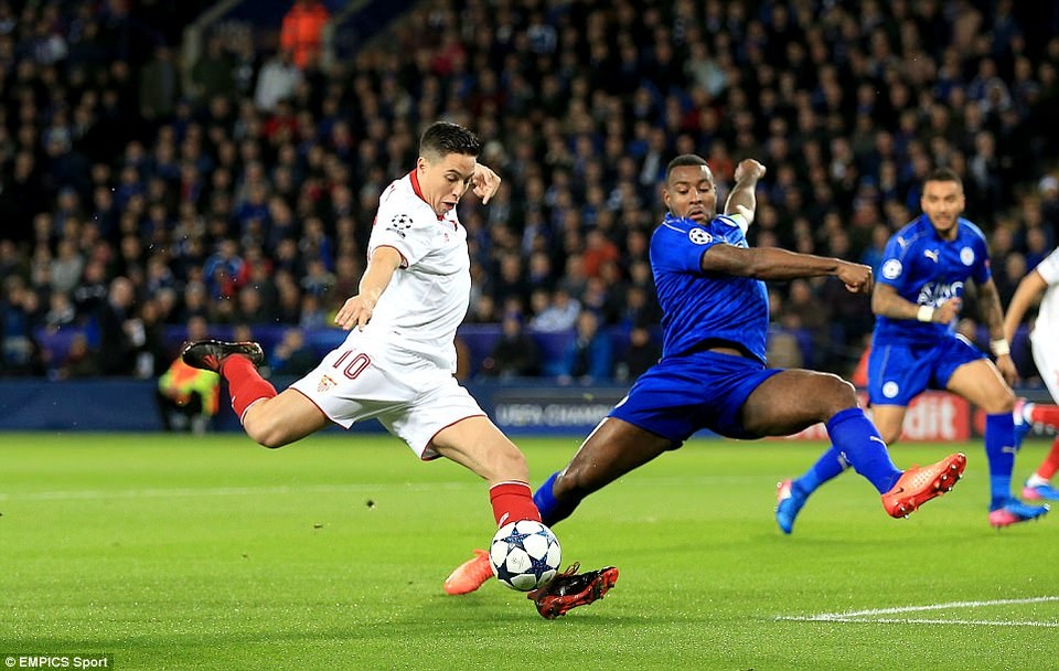 Những khoảnh khắc Leicester viết tiếp câu chuyện cổ tích ở Champions League - 3
Nasri là người chơi năng nổ nhất bên phía Sevilla