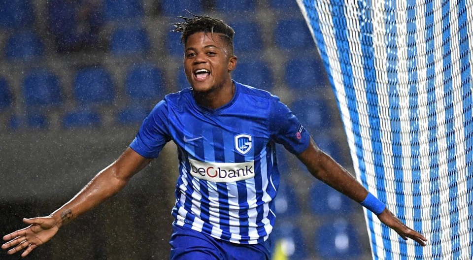Leon Bailey được M.U, Liverpool theo đuổi sát sao nhưng cuối cùng, cầu thủ này lại quyết định đầu quân cho Leverkusen. Đội bóng nước Đức đã mất tới 10,6 triệu bảng chiêu mộ cầu thủ người Jamaica. Con số ấy cho thấy họ đặt kỳ vọng rất lớn vào Leon Bailey.