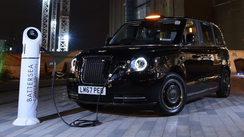 Taxi đen biểu tượng của London sẽ chạy bằng điện - 1 Taxi đen biểu tượng của London sẽ chạy bằng điện - 1