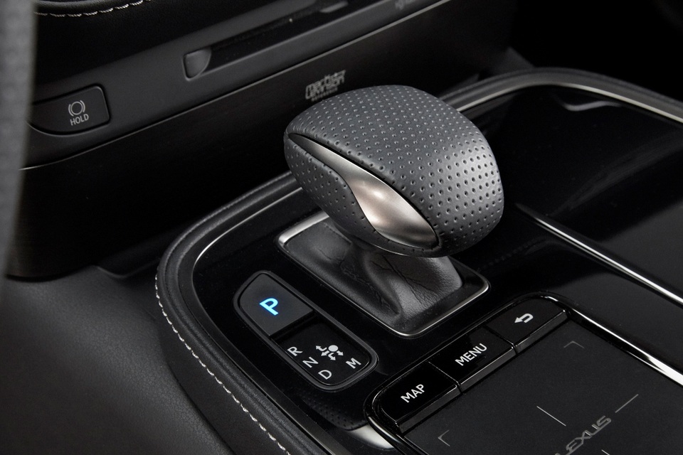 Lexus giới thiệu LS 500 phiên bản thể thao F Sport - 5 Lexus giới thiệu LS 500 phiên bản thể thao F Sport - 5
