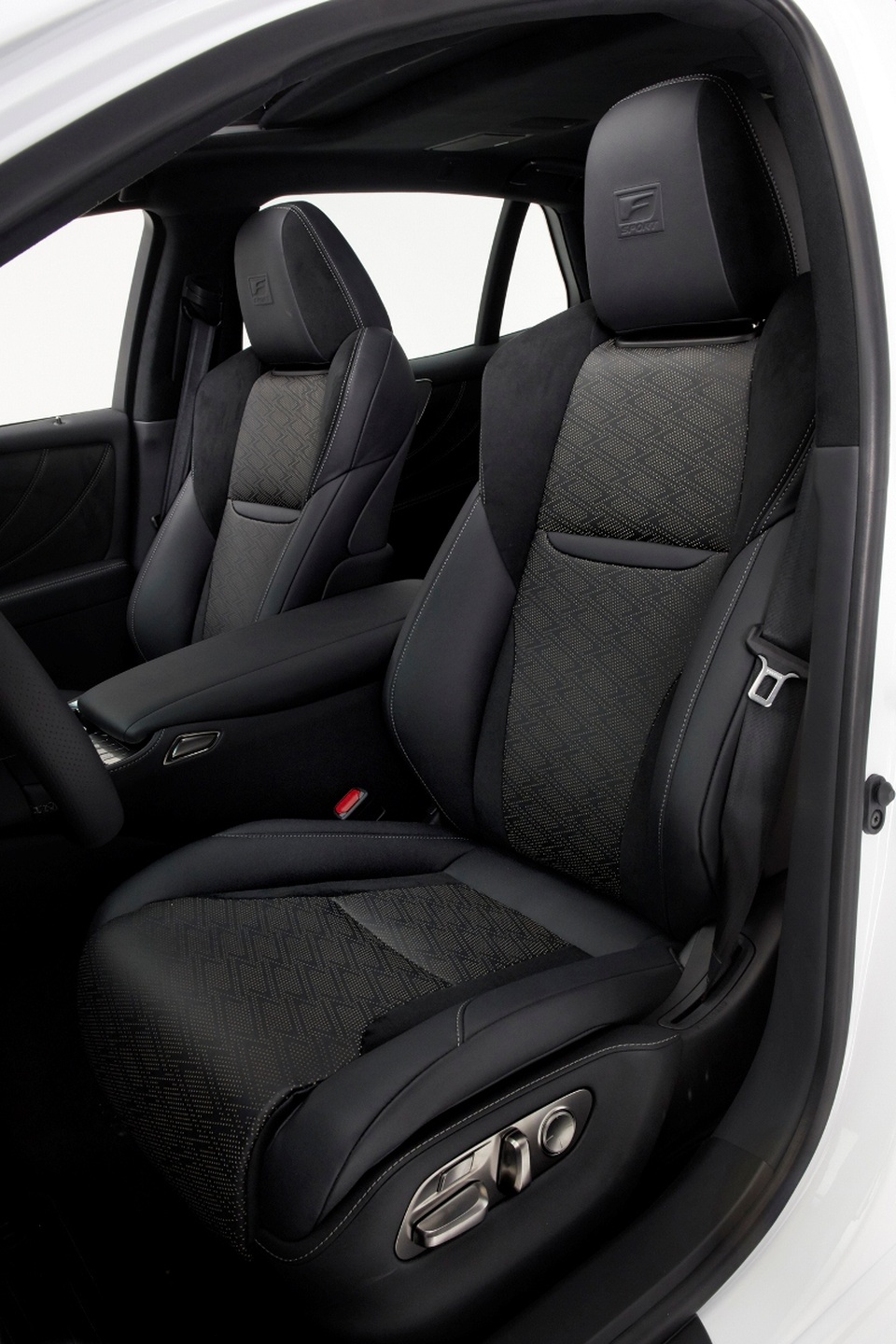 Lexus giới thiệu LS 500 phiên bản thể thao F Sport - 4 Lexus giới thiệu LS 500 phiên bản thể thao F Sport - 4