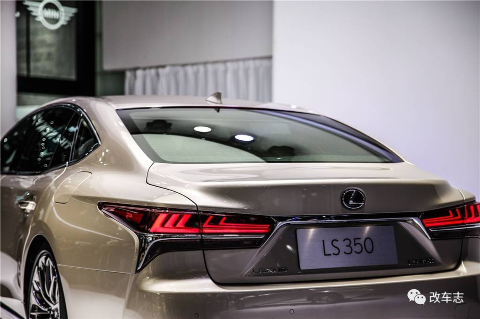Lexus trình làng mẫu xe cỡ lớn hạng sang giá "rẻ" LS 350 - 6 Lexus trình làng mẫu xe cỡ lớn hạng sang giá "rẻ" LS 350 - 6
