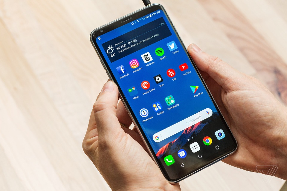 Năm 2017, thị trường smartphone "nóng như lửa" nhờ trào lưu này - 2 LG V20