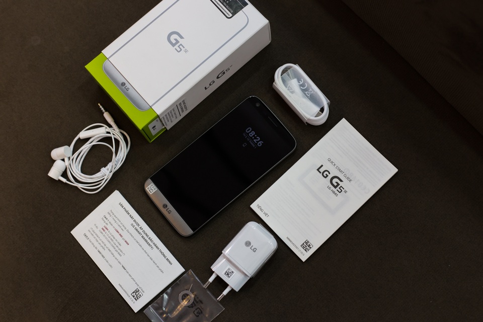 Đập hộp LG G5 SE giá 9,9 triệu đồng tại Việt Nam - 4 Màn hình của máy cũng được tích hợp tính năng Always on display, cho phép hiển thị ngày giờ, chữ ký và thông báo ngay trên màn hình khóa.