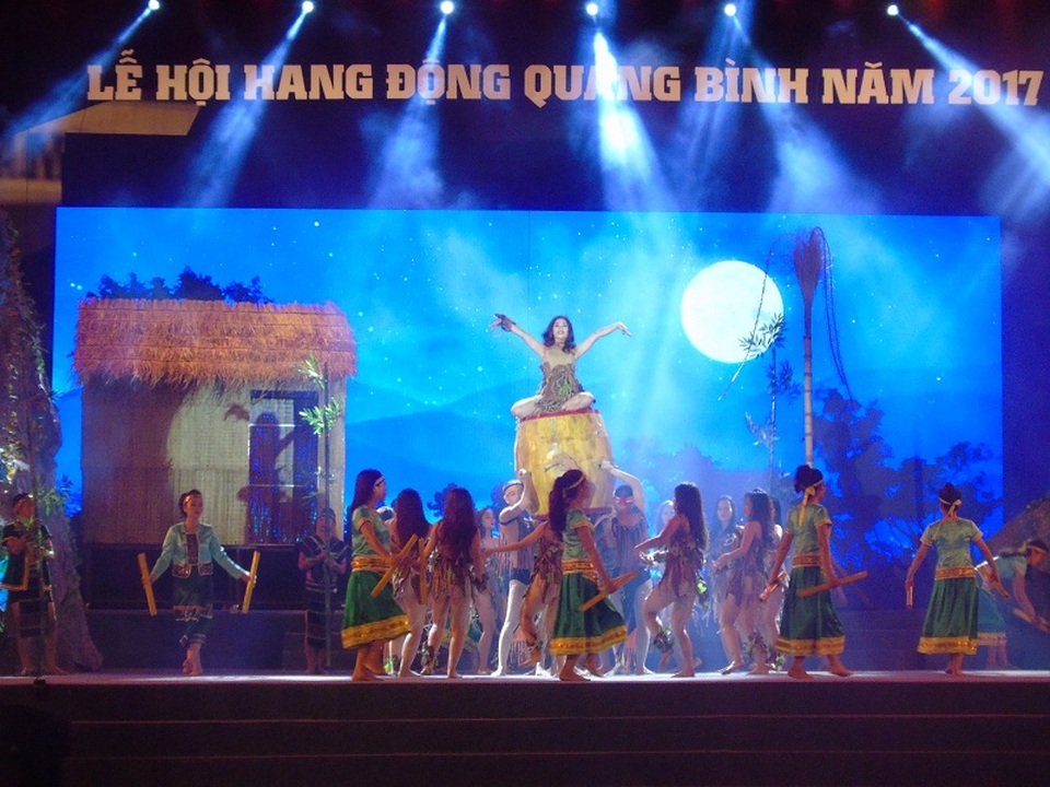 Quảng Bình đón nhận kỷ lục Sơn Đoòng là hang động tự nhiên lớn nhất thế giới - 4 Tiết mục nghệ thuật tái hiện Lễ hội Đập trống của người Ma Coong